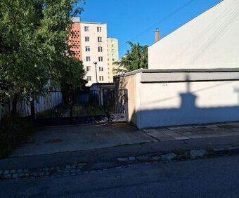 XEMAR (, 0948 099 191) ponúka na predaj garáž v Bratislave I