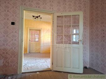 V srdci malebnej dedinky Chľaba sa nachádza historický kamen