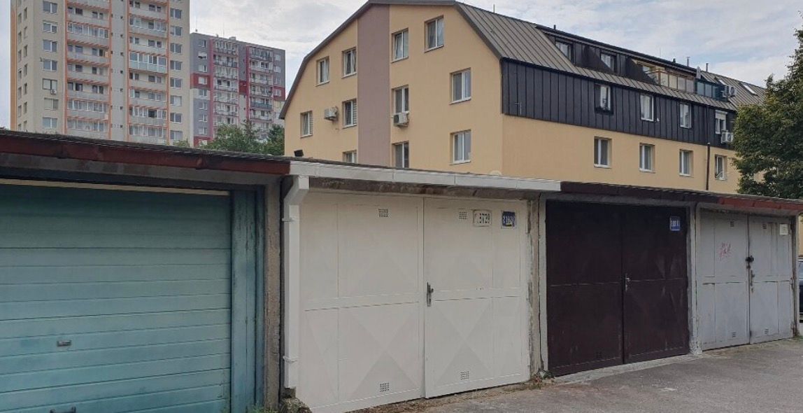 Ponúkame Vám na predaj garáž bez pozemku nachádzajúcu sa na 