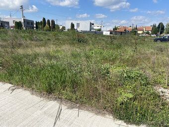 #4068
Ponúkame na predaj samostatné pozemky plus prístupová 