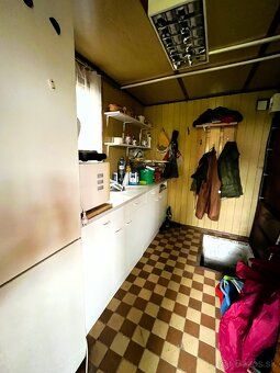 Ponúkam na predaj záhradný domček so slnečným rovinatým poze