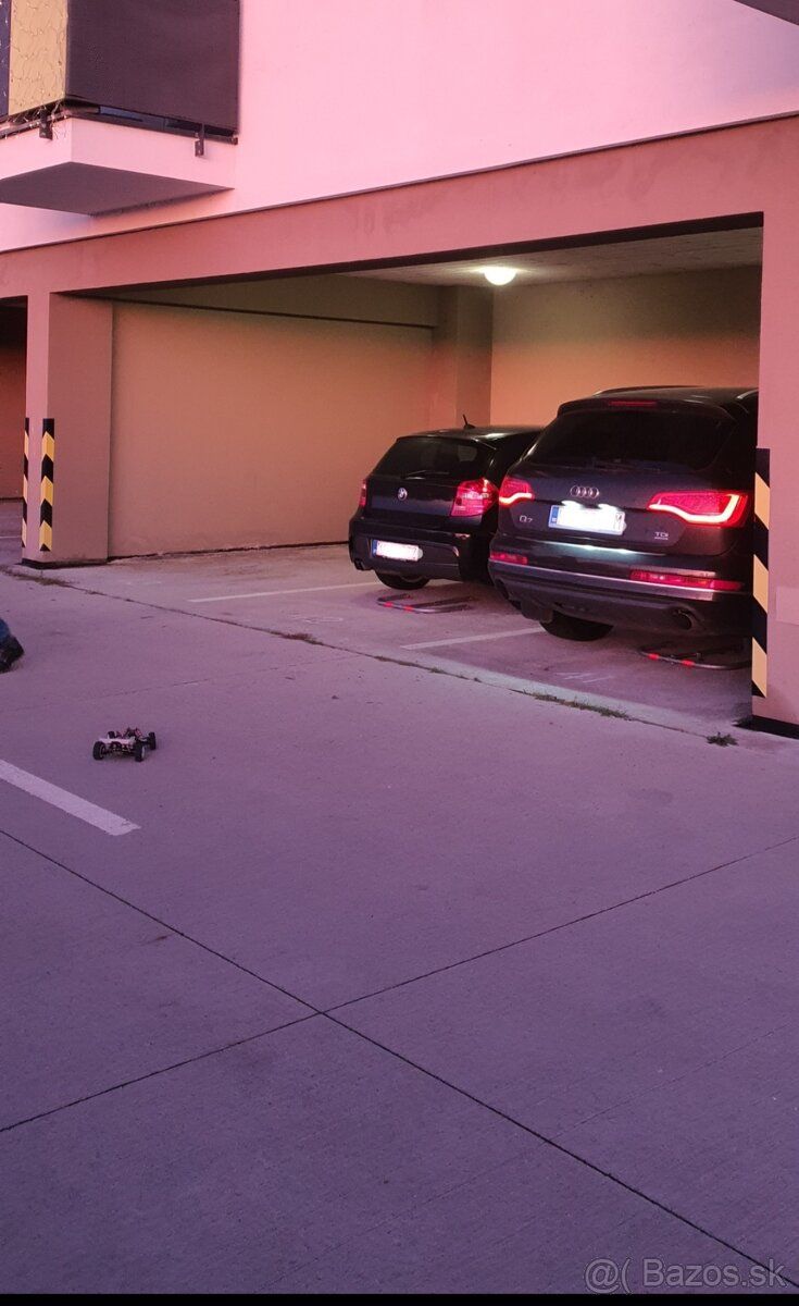 Prenájmem dve kryté parkovacie miesta v Stupave, ulica Jana 