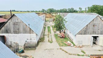 Ponúkam na predaj areál s celkovou rozlohou 7300 m2, v ktoro