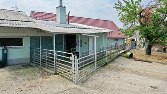 Ponúkam na predaj areál s celkovou rozlohou 7300 m2, v ktoro