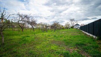 Výmera 2400 M2 Šírka 25m Inžinierske siete v dosahu 200m