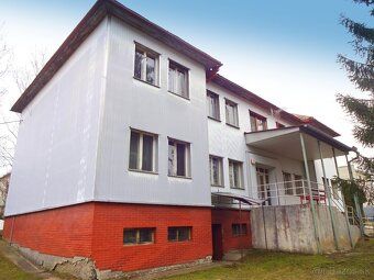 Ponúkame na predaj časť budovy s príslušenstvom v obci Okrúh