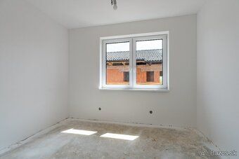 Ponúkame na predaj 4 - izbový rodinný dom s pozemkom v cene 