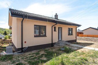 Ponúkame na predaj 4 - izbový rodinný dom s pozemkom v cene 