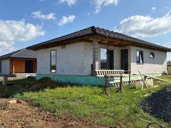 Ponúkame na predaj rodinný dom - typu bungalov (novostavba v