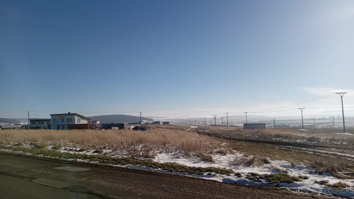 Ponúkame na predaj krásny a slnečný pozemok o výmere 1200 m2