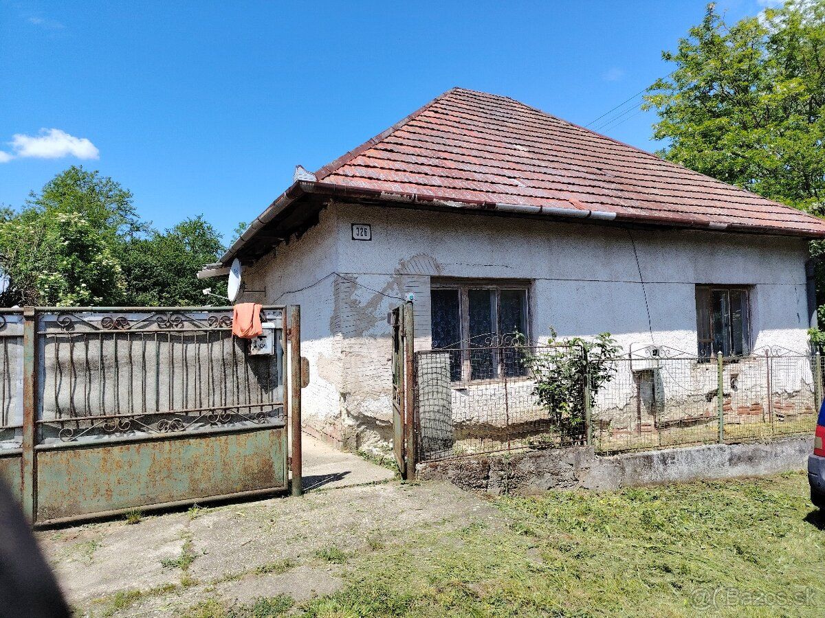 Ponúkame na predaj starší rodinný dom, 20 km. od kúpeľného m