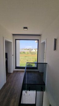 Typ: Vila Ulica: Privlaka Obec:
EXKLUZÍVNA VILA S PANORAMATI