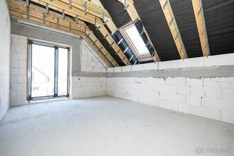 – úžitková plocha domu 200m2 s garážou - slepá ulica v novej