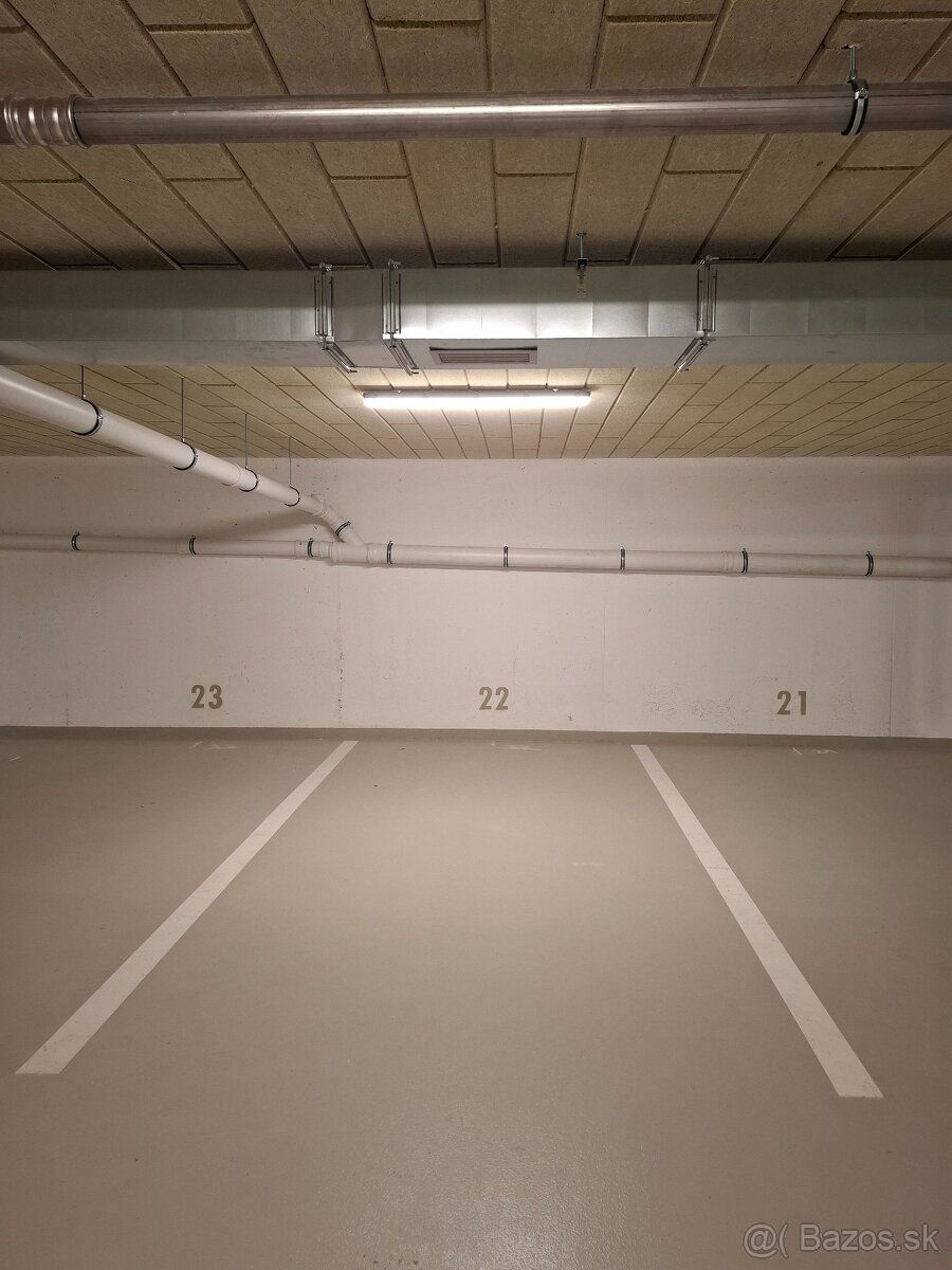 Ponúkam dlhodobý prenájom vnútorného parkovacieho miesta v Ž