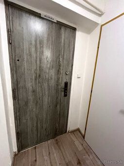 Ponúkam na PRENÁJOM krásny slnečný 2-izbový byt na prvom pos