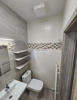 Ponúkame na predaj kompletne zariadený 1,5-izbový byt v tich