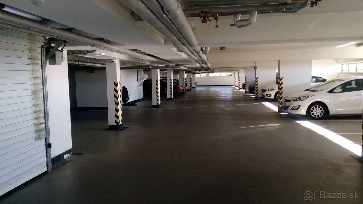 Ponukame sirsie garazove statie rozmer cca 2,7 x 5,1m na dlh