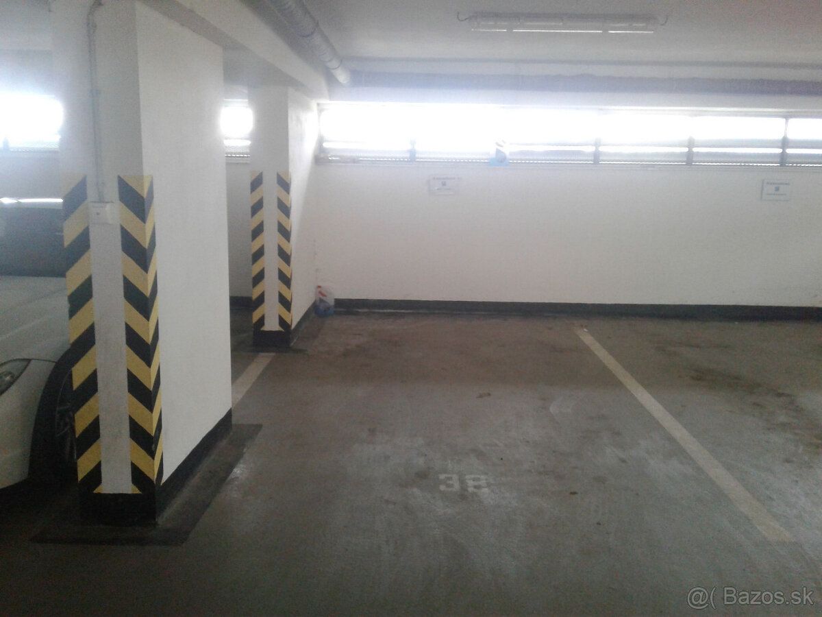 Ponukame sirsie garazove statie rozmer cca 2,7 x 5,1m na dlh