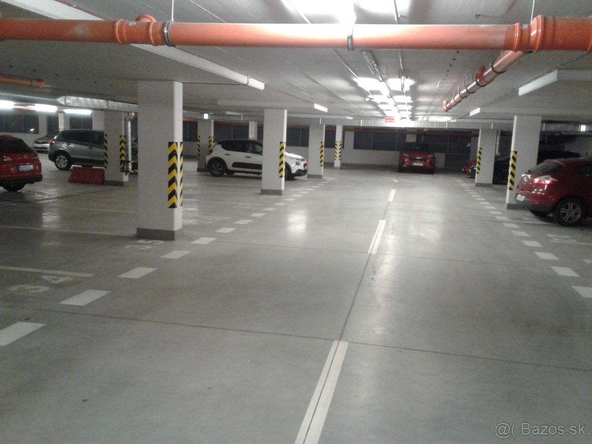 Ponukame garazove statie rozmer cca 2,4m x 5,5m na dlhodoby 