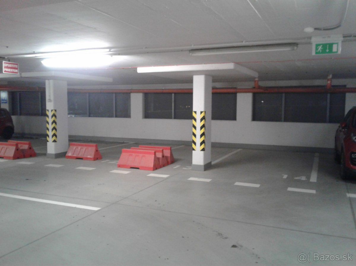 Ponukame garazove statie rozmer cca 2,4m x 5,5m na dlhodoby 
