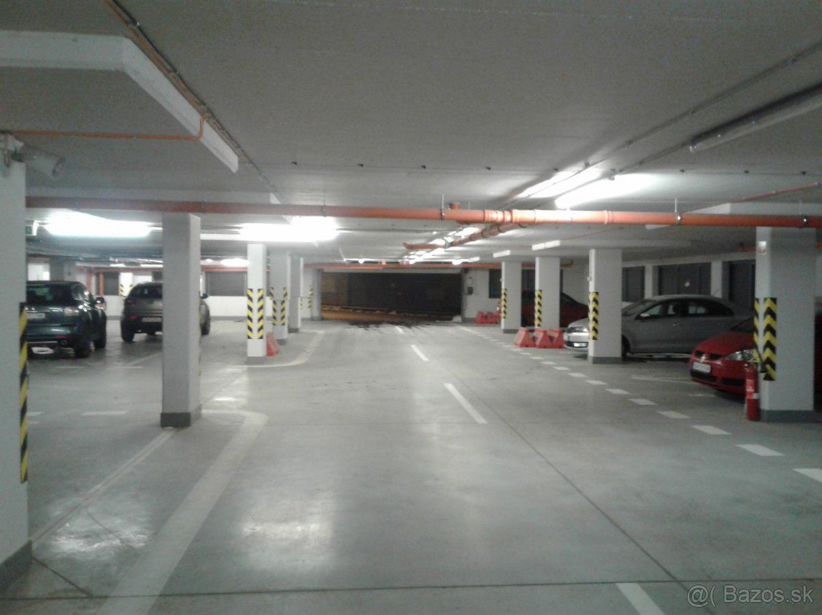 Ponukame garazove statie rozmer cca 2,4m x 5,5m na dlhodoby 