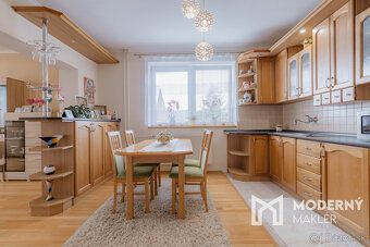 Typ: Rodinný dom Obec: Kysucký Lieskovec
Moderný maklér ponú