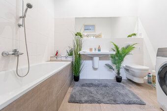 Exkluzívne ponúkame na predaj priestranný 3-izbový staromest