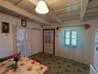 Ponukame na predaj utulny rodinny dom / chalupu, situovany n