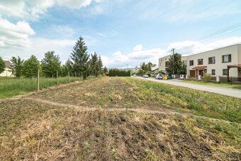 Exkluzívne Vám ponúkame na predaj rovinatý pozemok v obci Be