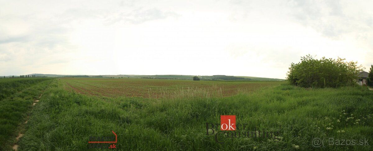 Ponúkame na predaj pozemok pre rodinný dom o výmere 731 m² v