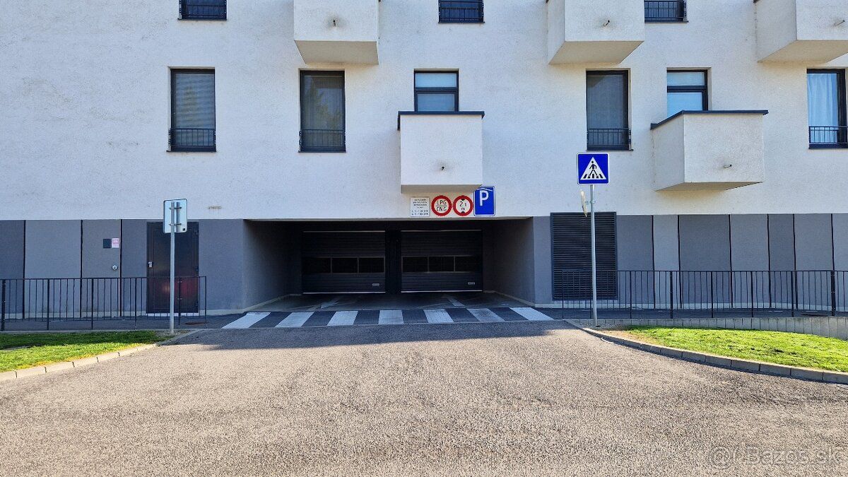 V zastúpení majiteľa Vám ponúkame na na predaj garážové stát