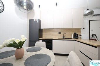 Ponúkame na predaj rozostavaný apartmánový dom na ostrove Br