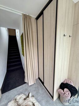 APARTMÁN - Komplet na mieru moderne zariadený s terasou v Hr