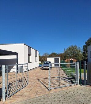 Predám dom 200m2 1100m2 pozemok nové plastové okná 7 izieb +