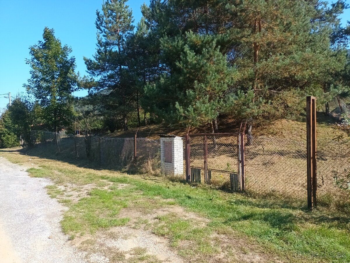 Ponúkame nehnuteľnosť / oplotený slnečný pozemok v lokalite 