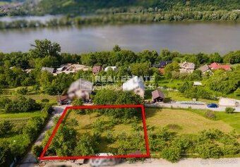 Predam pozemok v Povazskej Bystrici v priemyselnej zone .