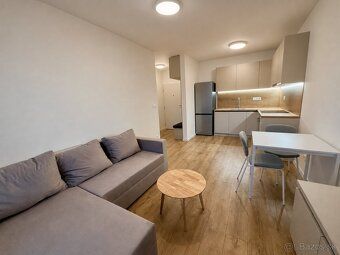 Byt má výmeru 40 m² a disponuje praktickou dispozíciou vhodn