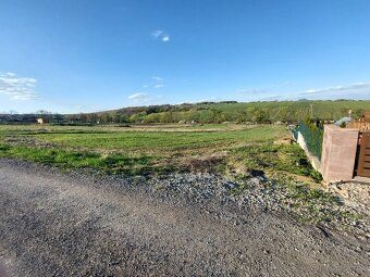 Ponúkam na predaj pozemok určený na výstavbu rodinného domu 