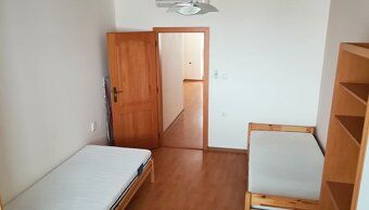 Ponúkame Vám na prenájom čiastočne zariadený, veľký, 3-izbov