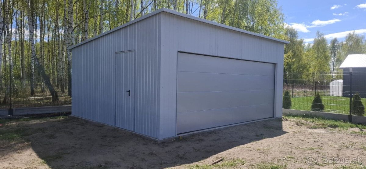 Predám plechovú garáž 6x5m Sekcionálna brána: 3m x 2m. Výška