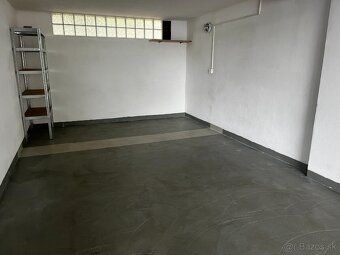Prenajmem garáž 18m2 s predným prestrešením. V garáži je zav