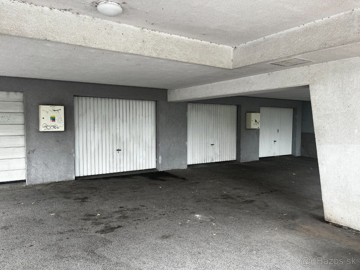 Prenajmem garáž 18m2 s predným prestrešením. V garáži je zav
