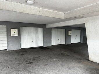 Prenajmem garáž 18m2 s predným prestrešením. V garáži je zav
