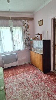 Ponúkam na predaj t.č.2izbový rodinný dom v obci Suchohrad, 