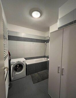 Ponúkame Vám na prenájom priestranný 2i byt s veľkým balkóno