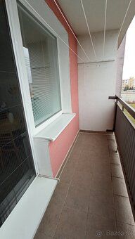 Ponúkam na predaj slnečný, stredový a teplý 2-izbový byt. By