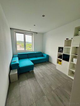 TRIOREALITY ponúkajú na predaj novší (11-ročný) trojizbový b