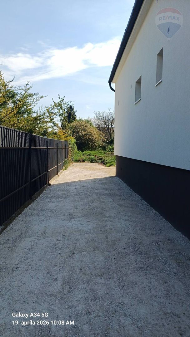 Ponúkame na predaj rovinatý stavebný pozemok o výmere 515 m²