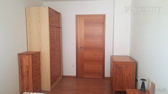 Ponúkame Vám na predaj slnečný 3 izbový byt s celkovou výmer