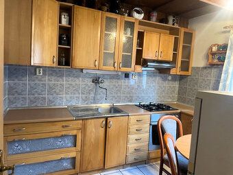 IBA U NÁS! Ponúkame exkluzívne na predaj zariadený rodinný d